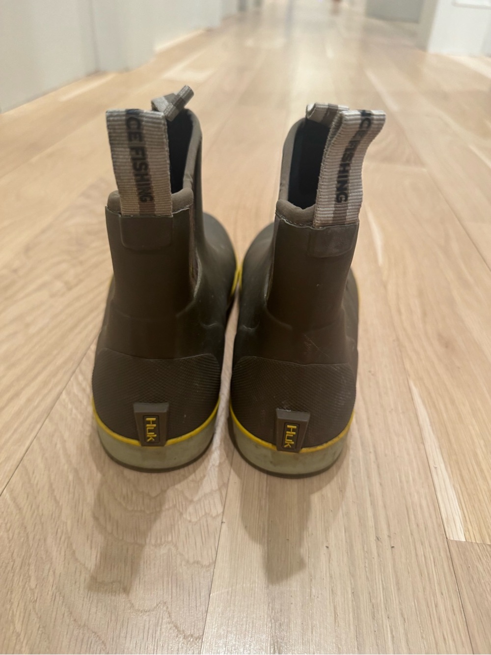 Huk Men’s Olive Rubber Ankle Boots with Yellow Trim - Picture 4 of 10